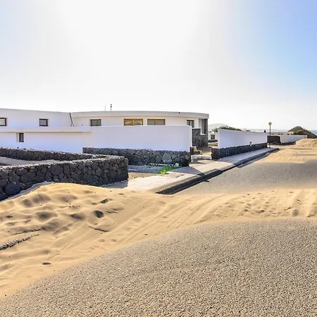 Famara Beach Apt *