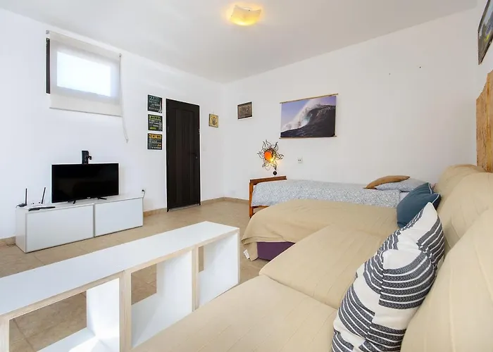 Famara Beach Apt * فامارا